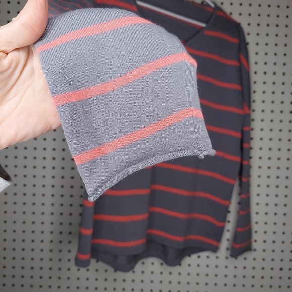 Kokun Sweater V-neck Long Sleeve Stretch Stripe Gray Coral Pull-on Knit - Picture 3 of 6